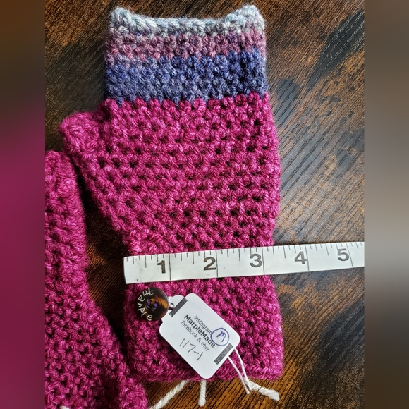 NWT* Handmade Fingerless gloves💜 super soft acrylic yarn, MarpleMade Designs, - Picture 6 of 7